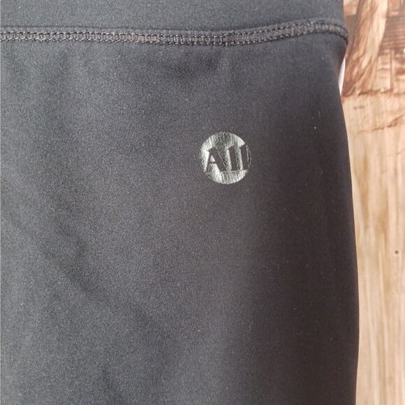 All Access Black White Stripe Capri Leggings Size Small - Picture 4 of 8